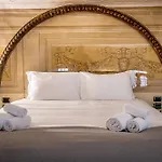 Yid Luxury Near Ponte Vecchio