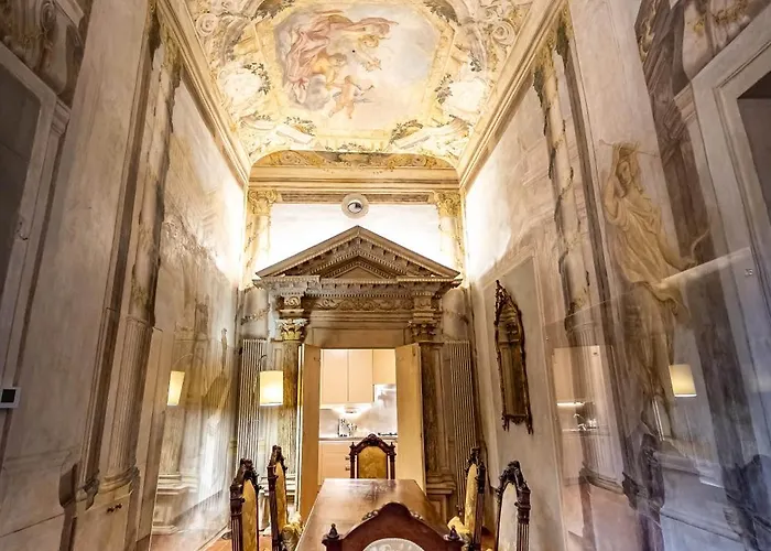 Yid Luxury Near Ponte Vecchio