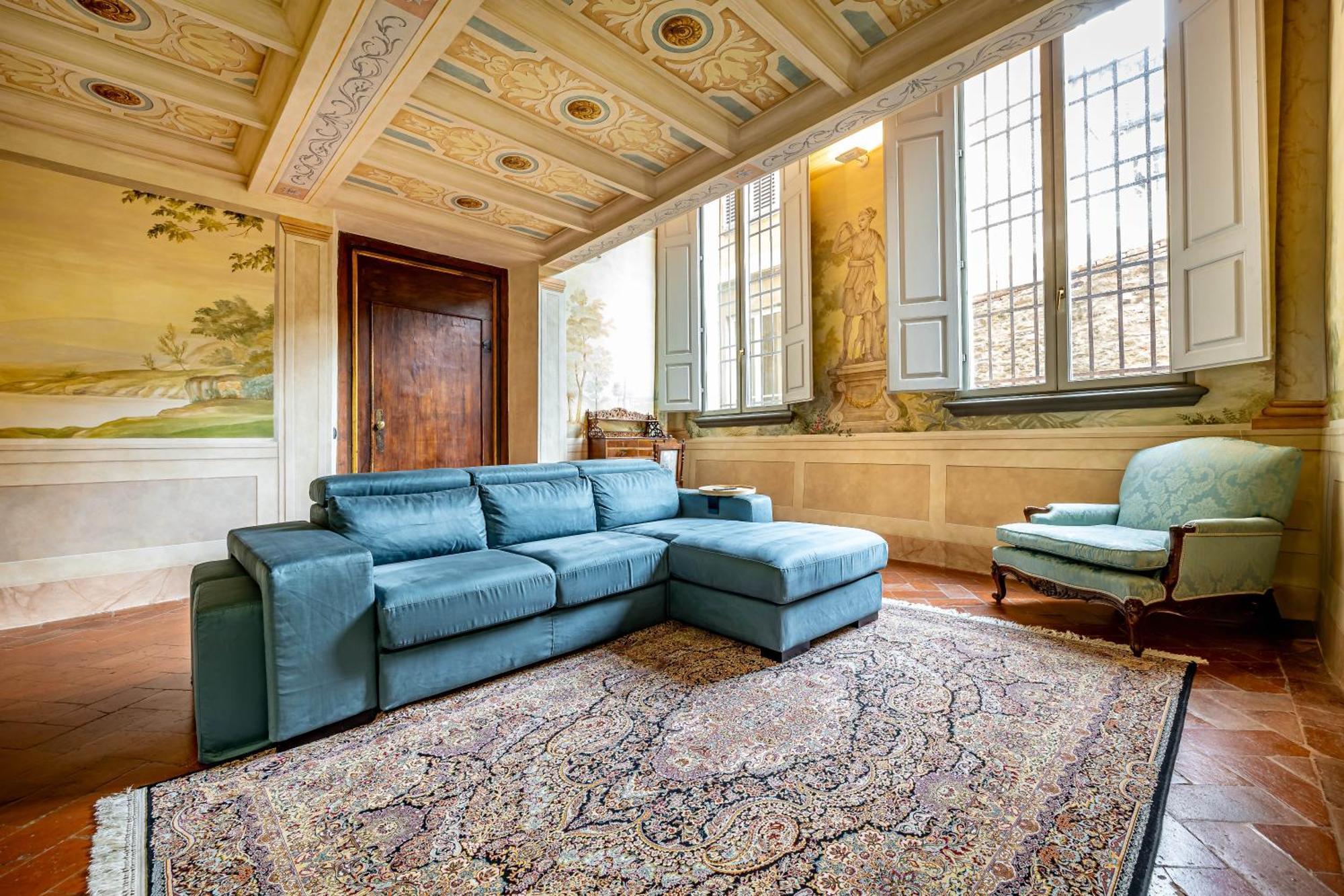 Yid Luxury Near Ponte Vecchio