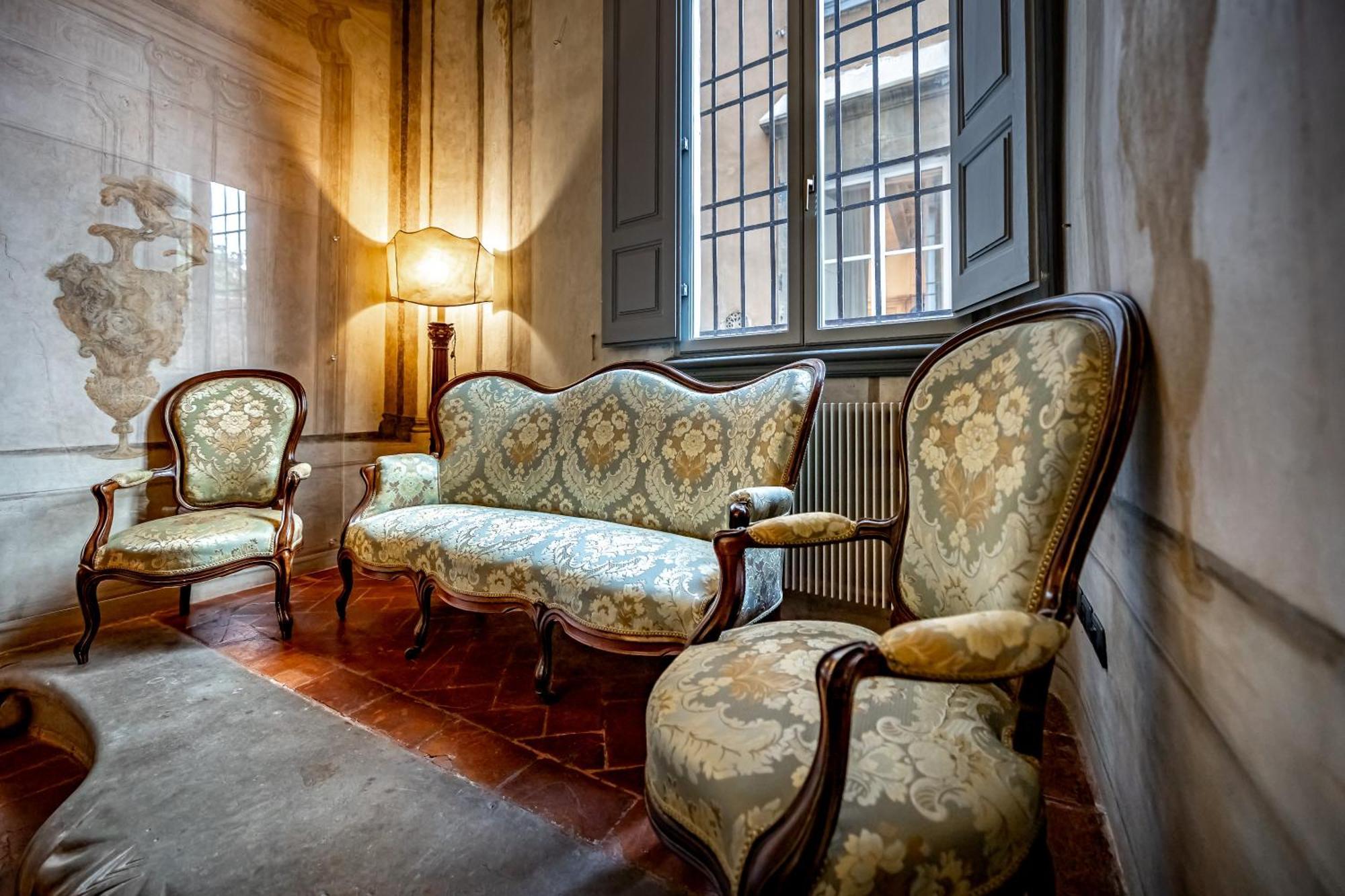 Yid Luxury Near Ponte Vecchio *