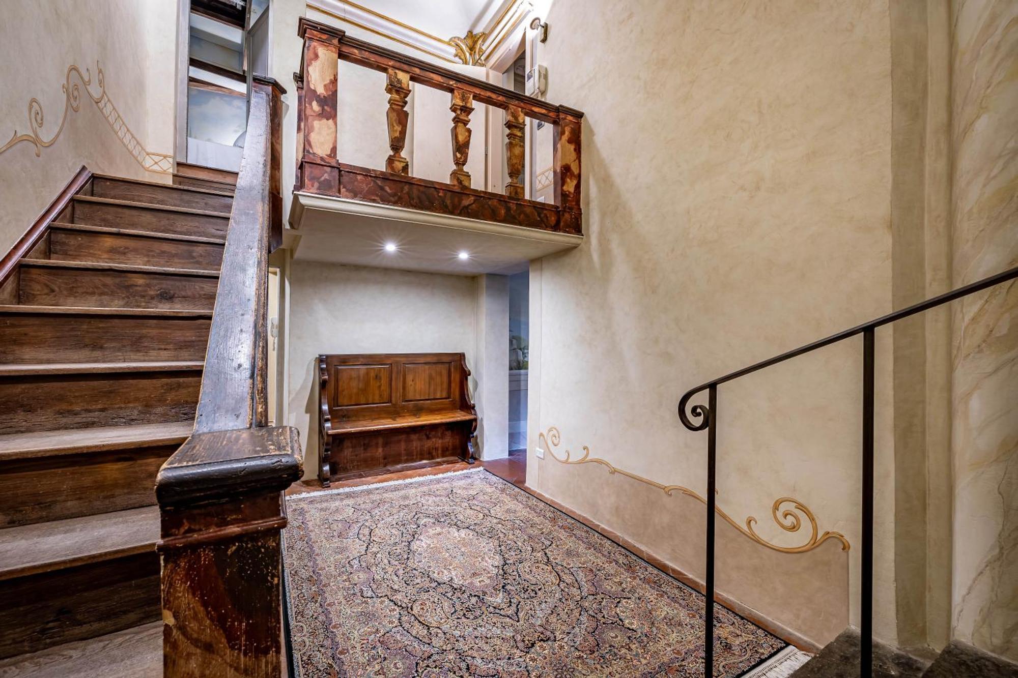 Yid Luxury Near Ponte Vecchio *